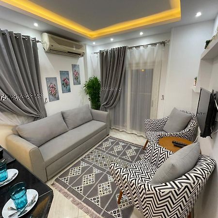 شقة في قلب القاهرة الجديدة تطل على شارع التسعين الشمالي Exteriér fotografie